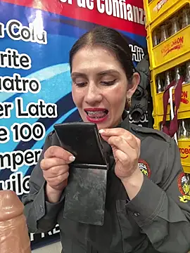 Alysson-- live sex cam