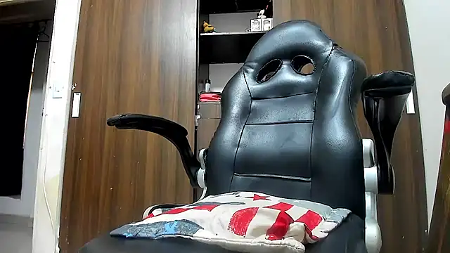 miss_bigcockts's cam snapshot