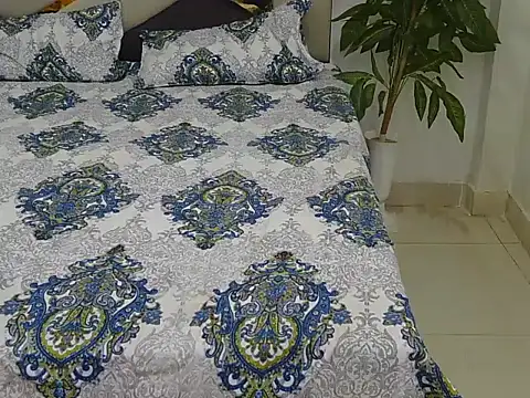 Lovelyy-couple live sex cam