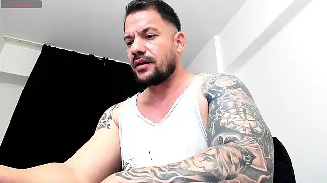 musclemonster31's cam snapshot