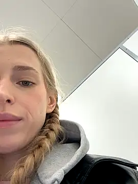 kira_mia live sex cam