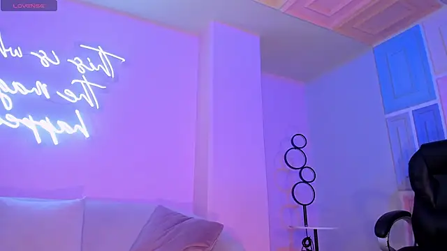 MilaLawrence live sex cam