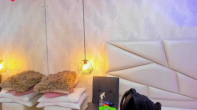 laurettedela_rouse live sex cam