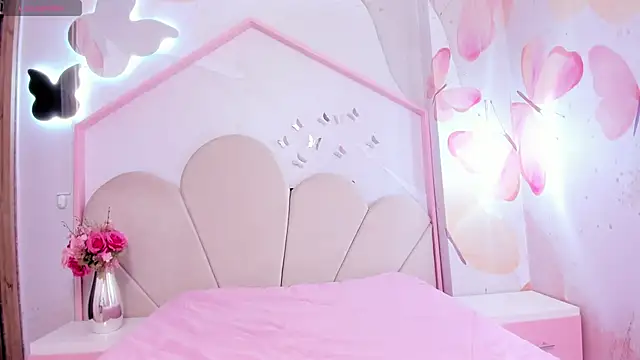 little__doll18's cam snapshot