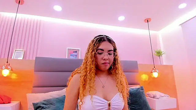 abril_dolly's cam snapshot