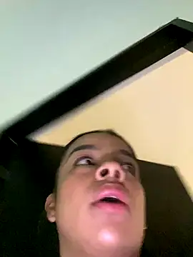 trianawhite live sex cam