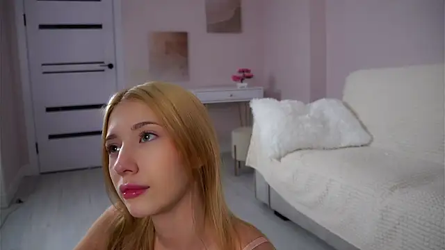 SunnivaCovil's cam snapshot