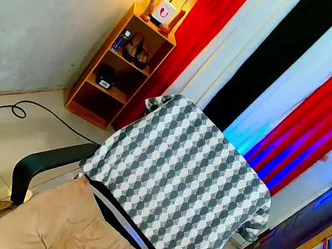 HOLLYWOOD_QUEEN_88's cam snapshot