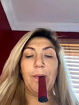 LittleMissEeve live sex cam