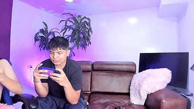 HotThreesoome's cam snapshot