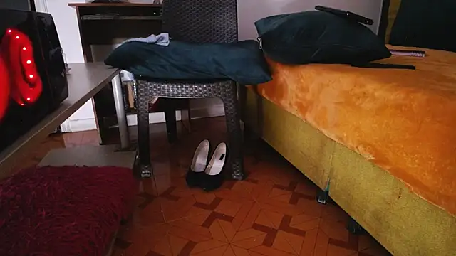 LADY-IN-BLACK's cam snapshot