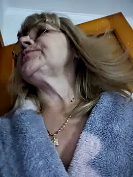 gentleblonde's cam snapshot