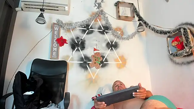 StephaniaAndRandy's cam snapshot