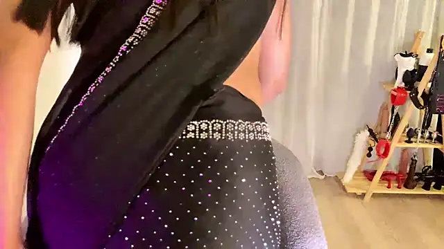 Nisha2708 live sex cam