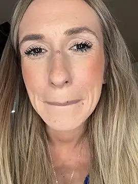 lola_tentatiion's cam snapshot