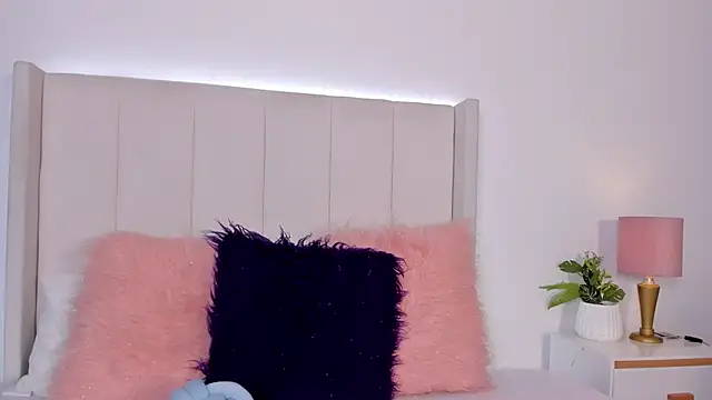 Mirandaa_Rogers's cam snapshot