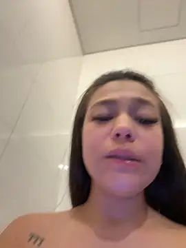 Alyshanon18's cam snapshot