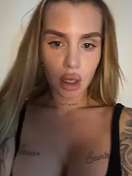 EmiliaCatalina's cam snapshot