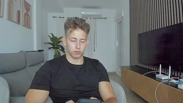 find0m_master's cam snapshot