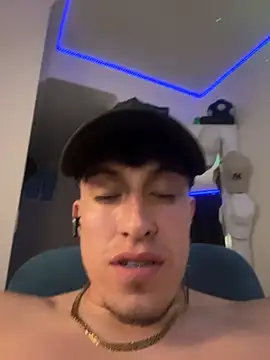 strongboy_ live sex cam