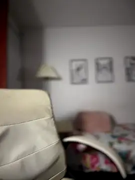 horny_roomiess's cam snapshot