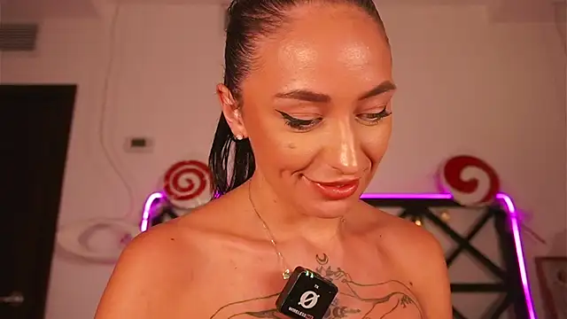 LunaMystyque live sex cam