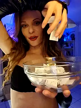 Luna_Kitanna live sex cam