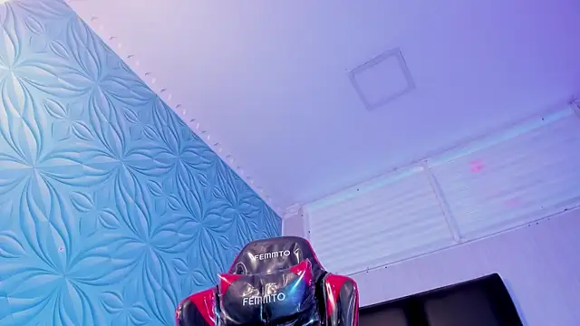 Milk_max_18 live sex cam