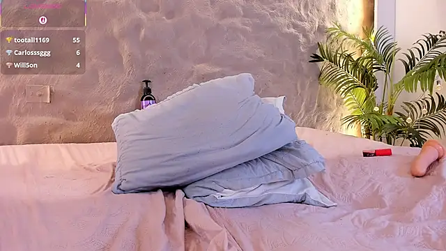 Naomy_gyal's cam snapshot