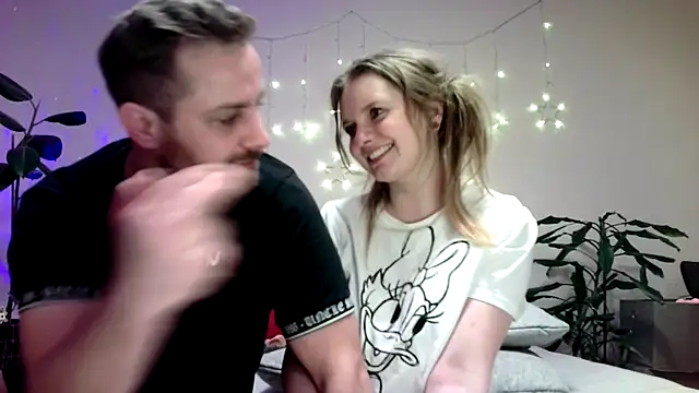 MichelleVibes18 live sex cam