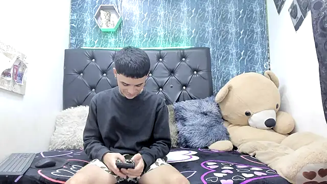 exotic_hot_couple live sex cam