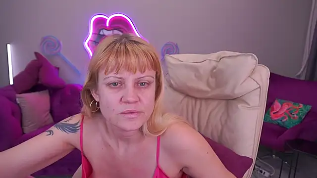 BellaLaPetit's cam snapshot