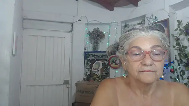 FunnyGrandma's cam snapshot