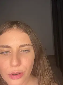 SelenaJenner's cam snapshot