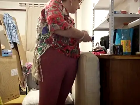 Samantha_Squirt@xh live sex cam