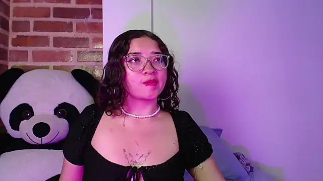 ZoeSinclaiir_4's cam snapshot