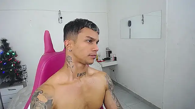 Leonard_Price live sex cam