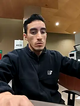 TommyMomentum live sex cam