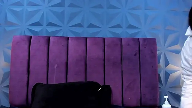 NicoleJonss live sex cam