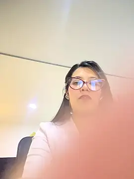 TAMARALEWISMD live sex cam