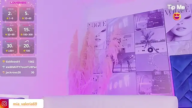 MiaCavallii_ live sex cam