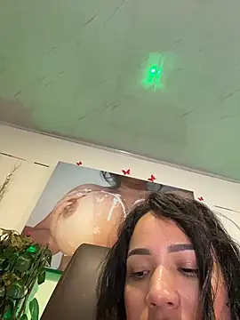 SQUIRTINGQUEEN11 live sex cam