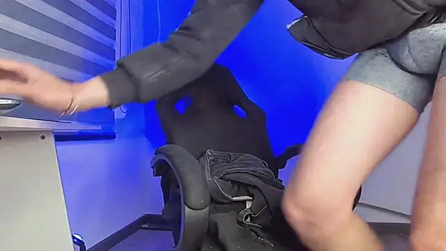 bastia_noooo live sex cam