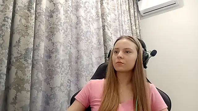 CrackShirker's cam snapshot