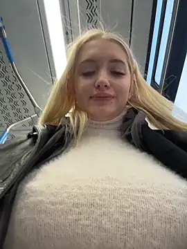 Milkyy_wway's cam snapshot