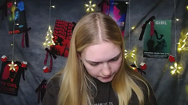 MademoiselleCl's cam snapshot