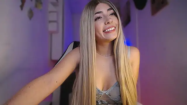 channel_blonde_a's cam snapshot