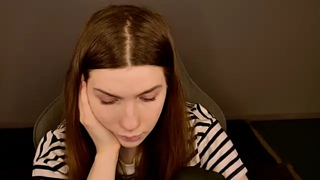 AliceCUNTach's cam snapshot