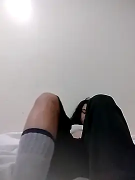 SoakedUpKitty-'s cam snapshot