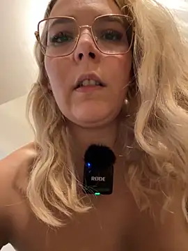 EmyLana's cam snapshot